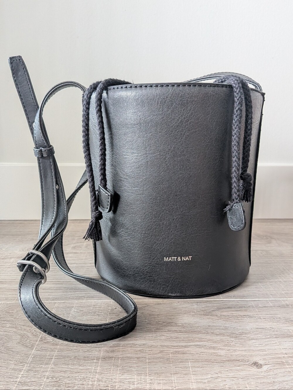 NWOT Matt and Nat Black Bini Vegan Leather Bucket Bag *PLS READ*